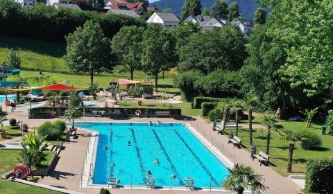 Freizeitbad Oppenau Blick auf das Freibad in Oppenau